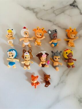 Moose Toys Twozies Lot of 10 Mini Babies with 2 Mini Pets